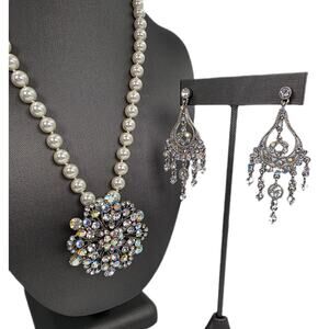 VTG AB Rhinestone Brooch/Pendant Simulated Pearl Necklace and Earrings Set
